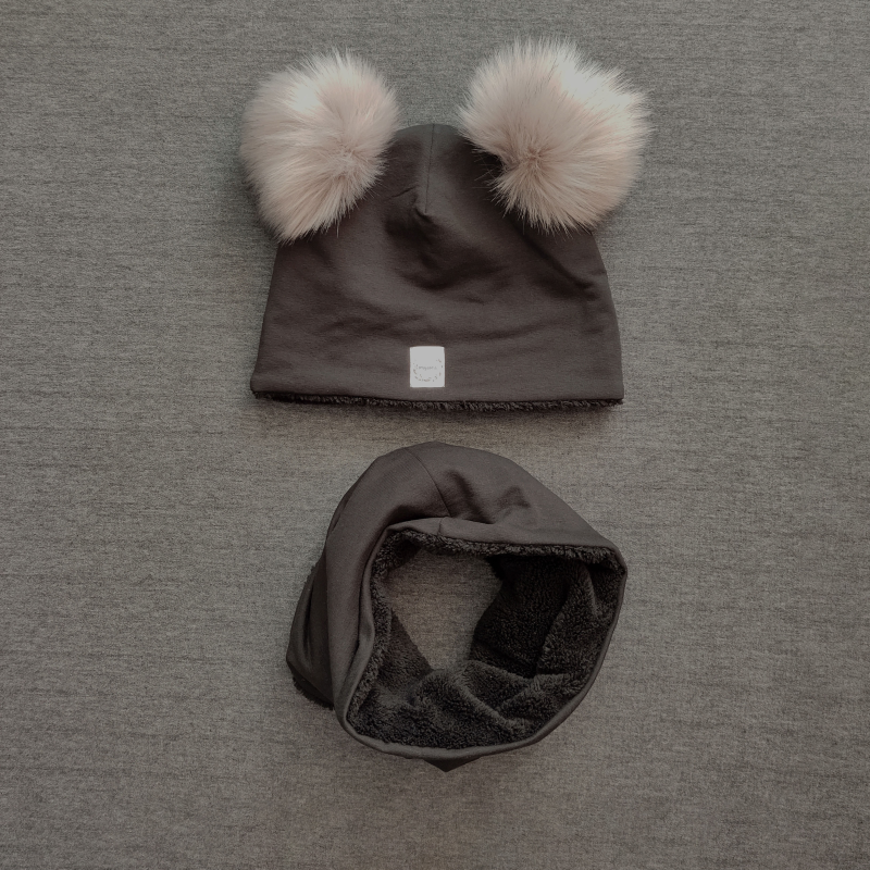 Komplet zimowy czapka i komin z futrzanymi pomponami grafitowy