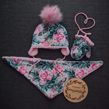 Zestaw zimowy dla dzieci - czapka z różowymi pomponami, chusta i rękawiczki w kwiatowy wzór